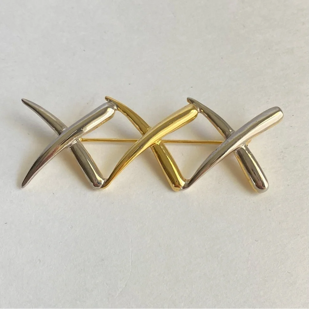 Vintage X Brooch Two Tone Metal Gold Silver Pin Hugs & Kisses 90s‎ Y2K Pin